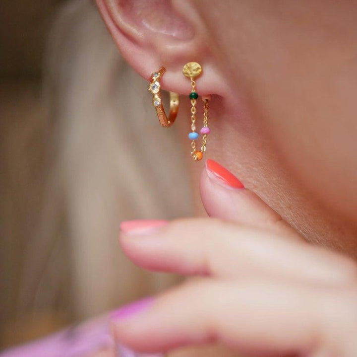 enamel lola oreringe e140gm dreamy bæres i øret, gylden ørering med farvede perler, Model e140gm-dreamy-2