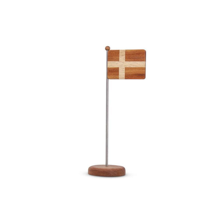 Fablewood Bordflag, dansk flag i træ og metal på rund fod, enkel og elegant. Model 1200-2.