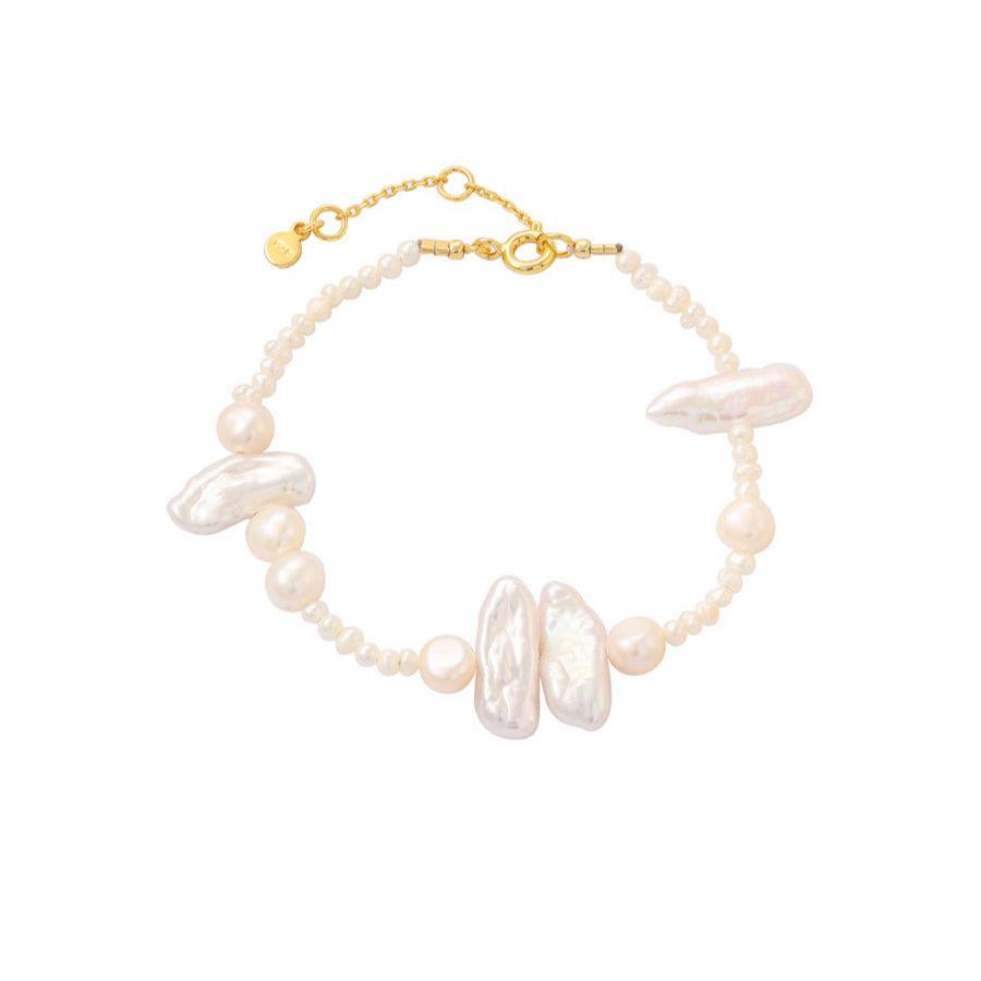 Hultquist Vera Armbånd ferskvandsperler sølvforgyldt, elegant design med hvide perler. Model S08303G