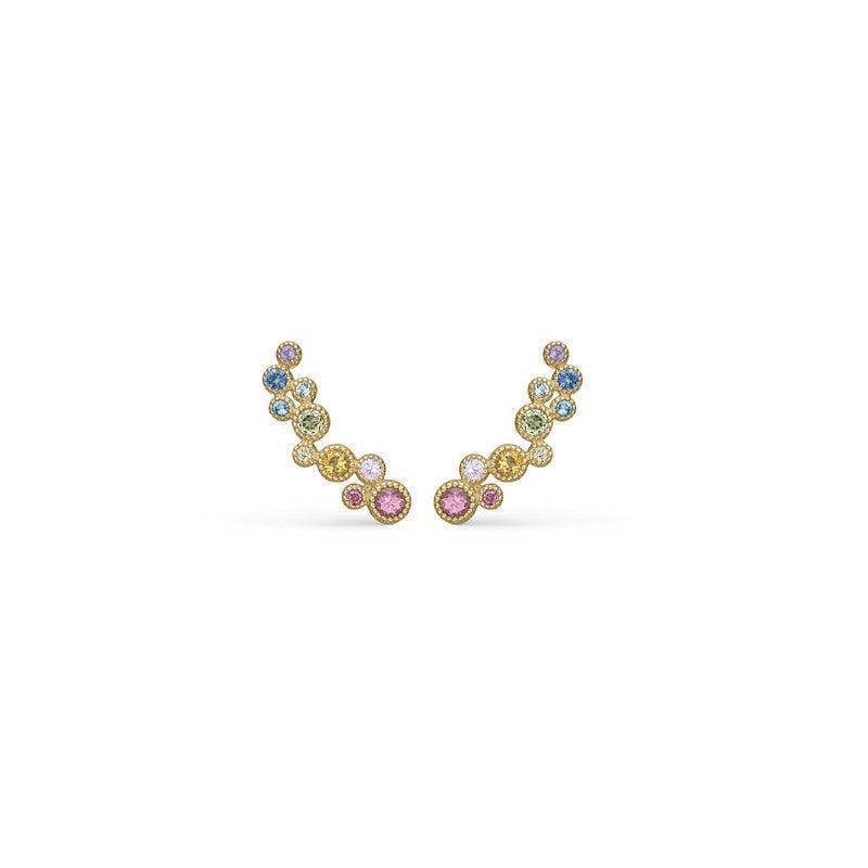 Mads Z Luxury Rainbow Øreringe med farvede ædelsten i guld-look, elegant buet design. Model 1514062.