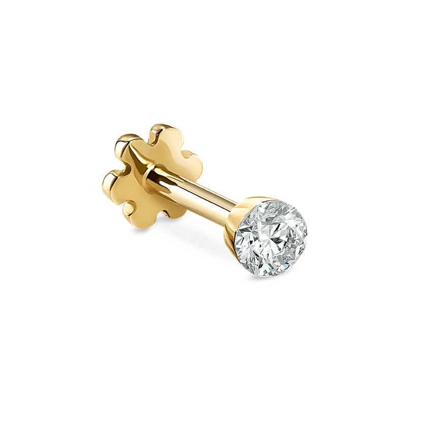 Maria Tash Invisible Set Diamond 2mm i guld med rund brillant, detaljefoto af ørestik. Model XIVD-YG-W2-001-1.
