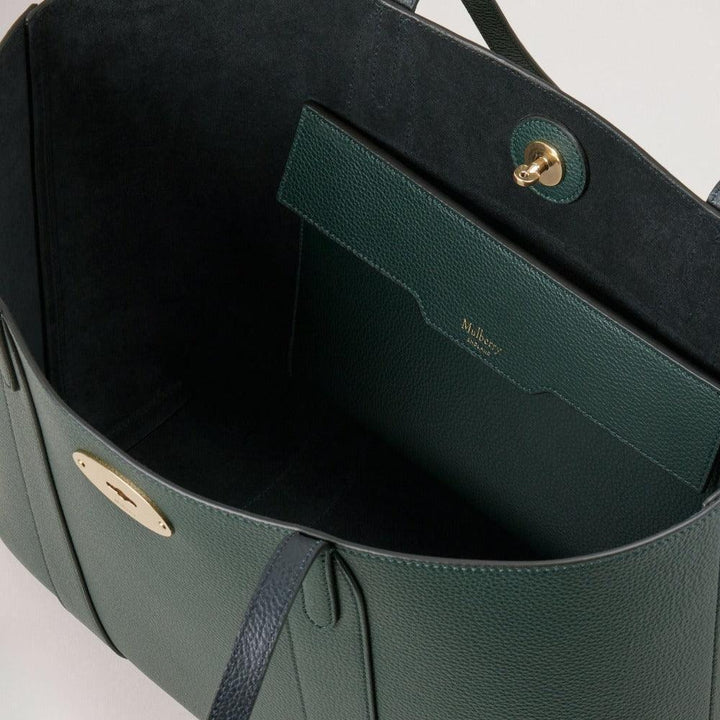 Mulberry Bayswater Tote Small Classic Grain i mørkegrøn skind med gyldne detaljer, åben visning. Model HH5727205Q633