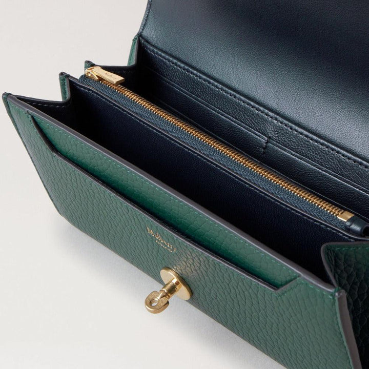 Mulberry Darley Wallet Heavy Grain Mulberry Green viser flot grøn pung i kraftigt læder, lynlås og guldspænde. Model RL6538736Q633