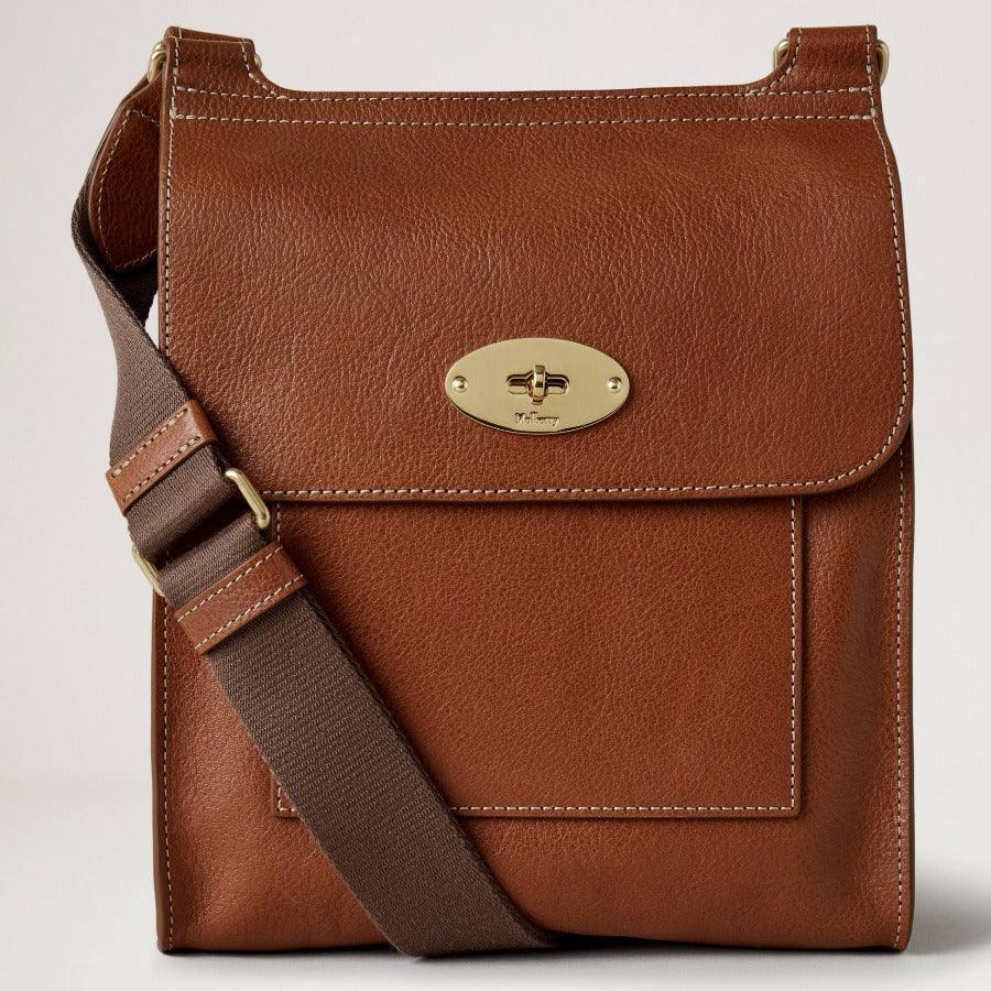 Mulberry Taske Antony Oak Legacy NVT i brun læder med gyldent spænde og bred justerbar rem. Model HH7952275G110