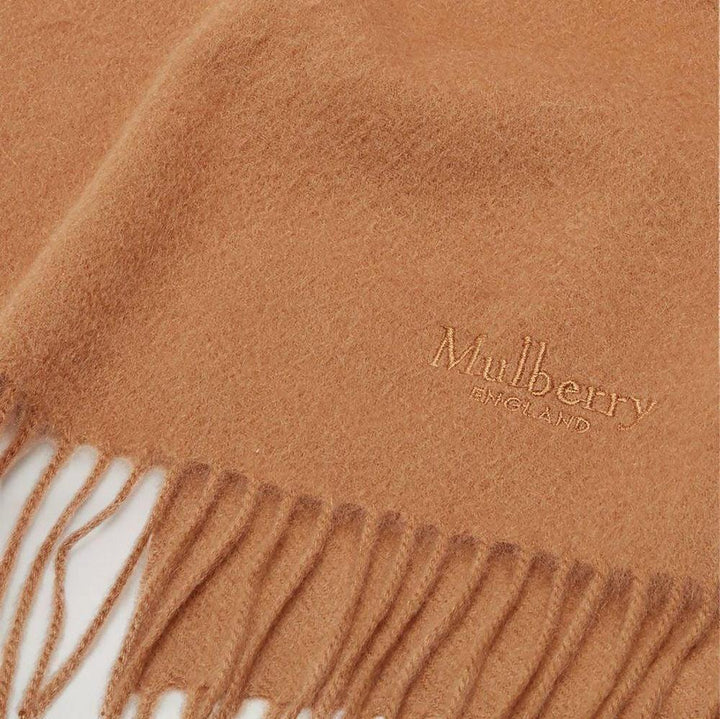 Mulberry Tørklæde Cashmere Scarf Dark Camel med frynser i blød camel cashmere. Model VS4460484H684