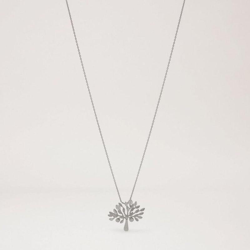 Mulberry Tree Necklace i sølv med træformet vedhæng i enkel, moderne stil. Model qn2258000d130.