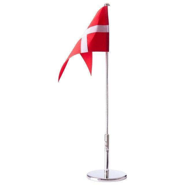 Nordahl Andersen flagstang med blank fod og rød-hvid dannebrog, Model 150-81022-1.