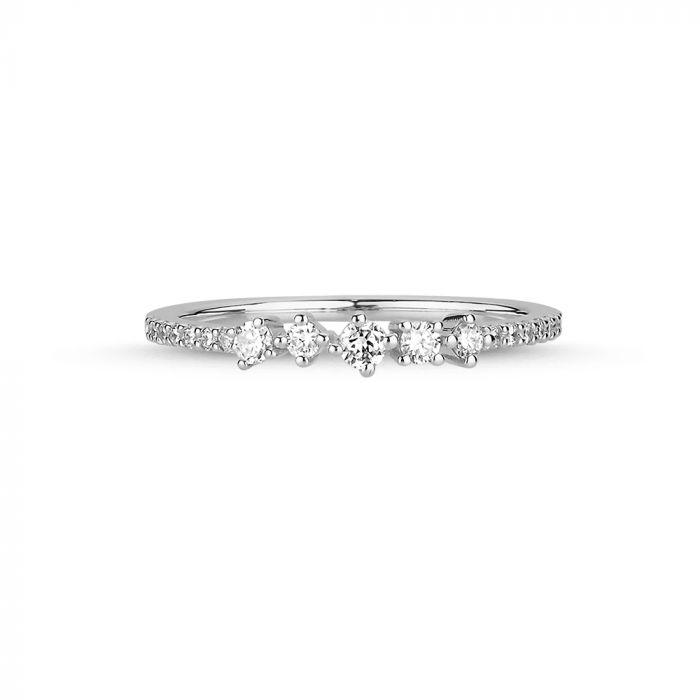 nuran-14kt-noelle-ring-med-diamanter viser en elegant hvidguldsring med diamanter og klassisk design, Model a3056hg-021-001-1.