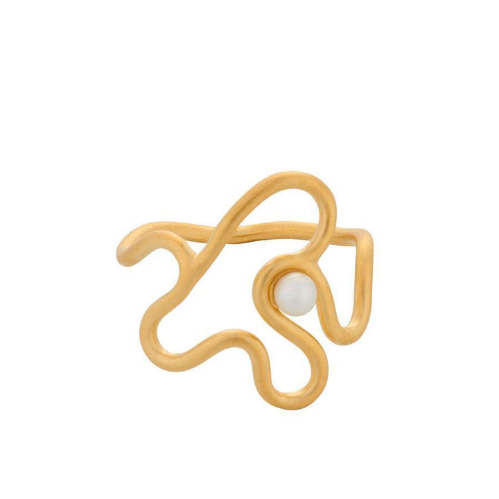Pernille Corydon Bay Pearl Ring i forgyldt design med hvid perle, forside. Model R-115-GP.