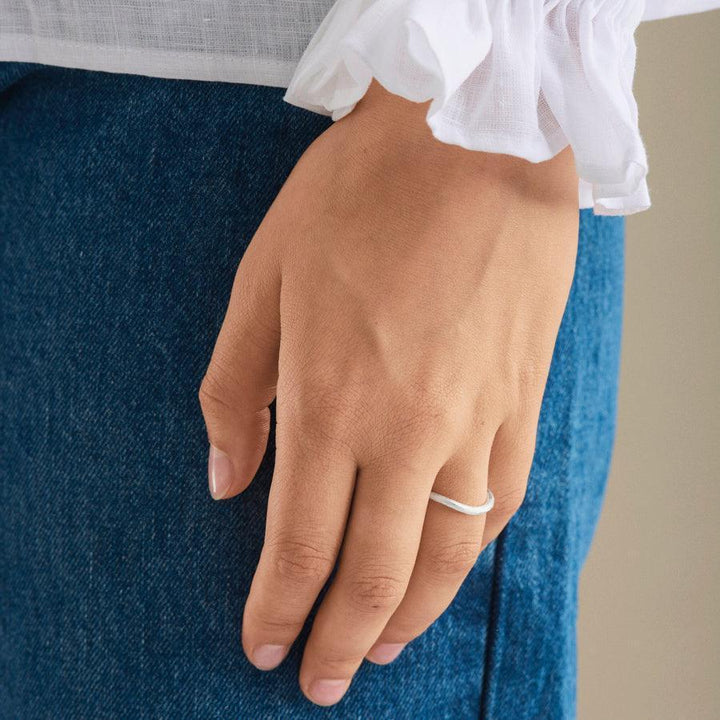 Pernille Corydon Elva Midi Ring i sølv, bæres på finger, forside, model R-248-S