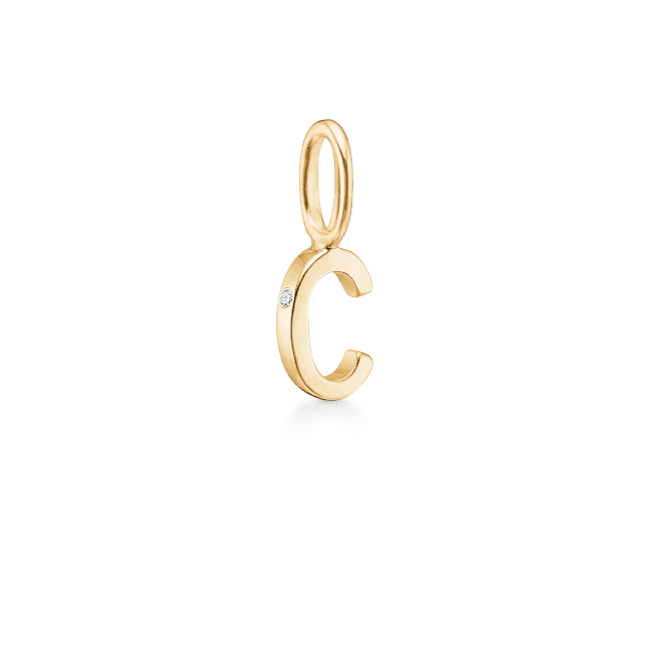 Ro Copenhagen My Bogstavs Vedhæng A-W, elegant vedhæng i guld med bogstavet C og diskret diamant, Model p114y-003-3