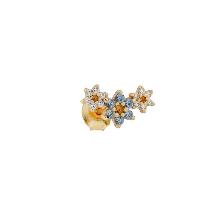 Trois Blomster ørestik viser tre blomstermotiver i forgyldt metal med klare og blå sten. Model FW2103.